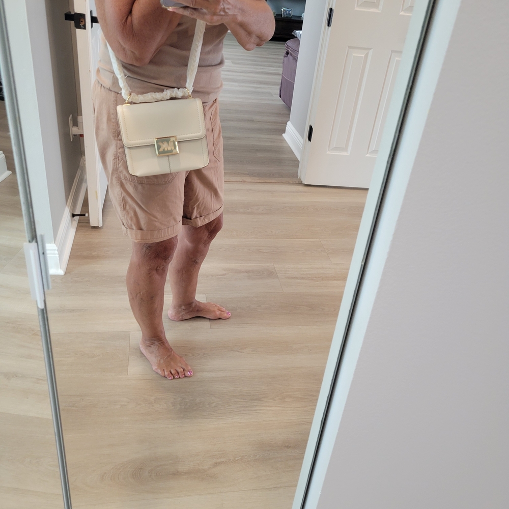 Michael Kors Cream Crossbody Bag with Gold Hardware - Picture 2 of 6